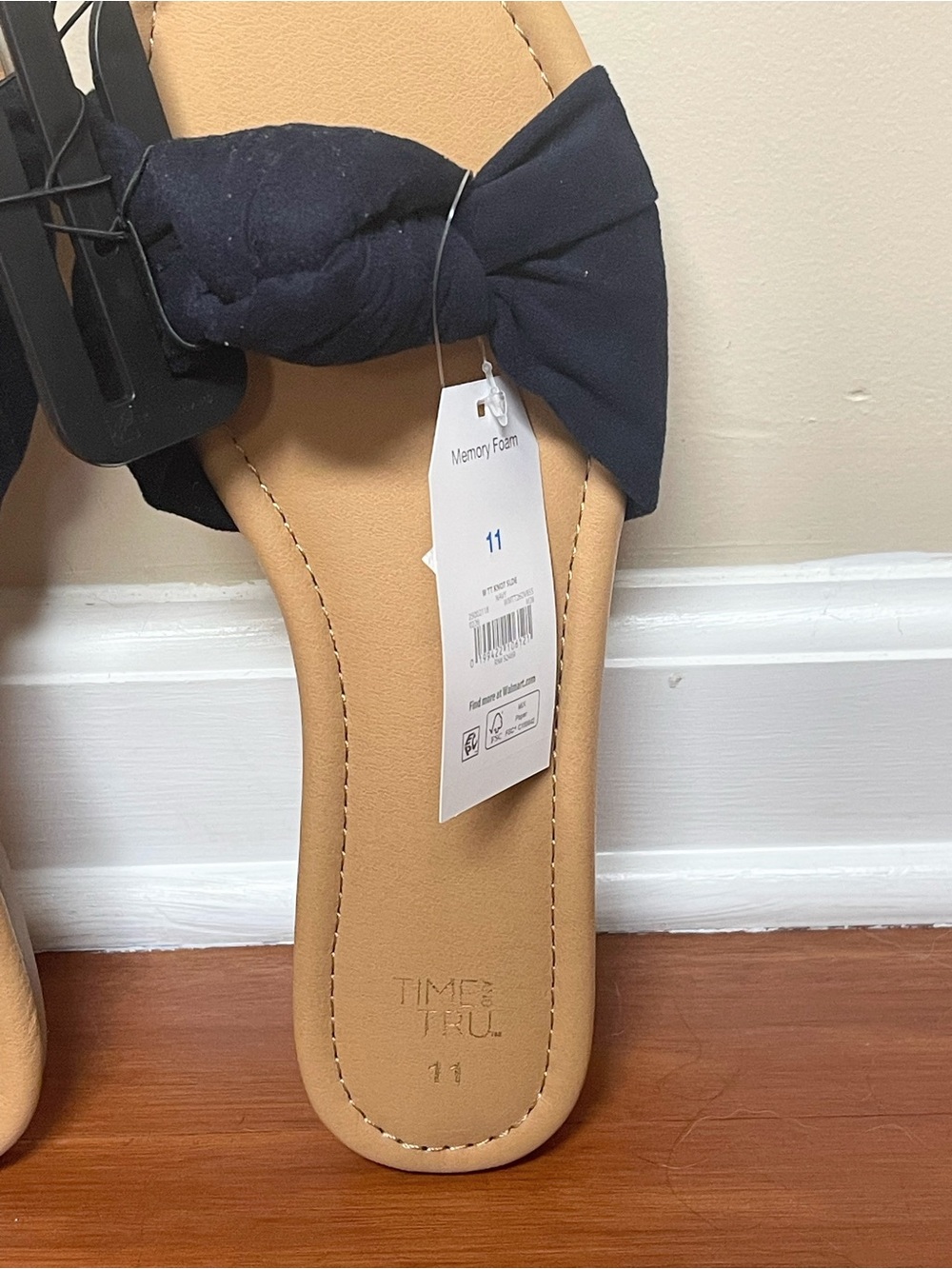 Time and Tru Women's Knot Slide Sandals
- Memory Foam - Picture 3 of 4